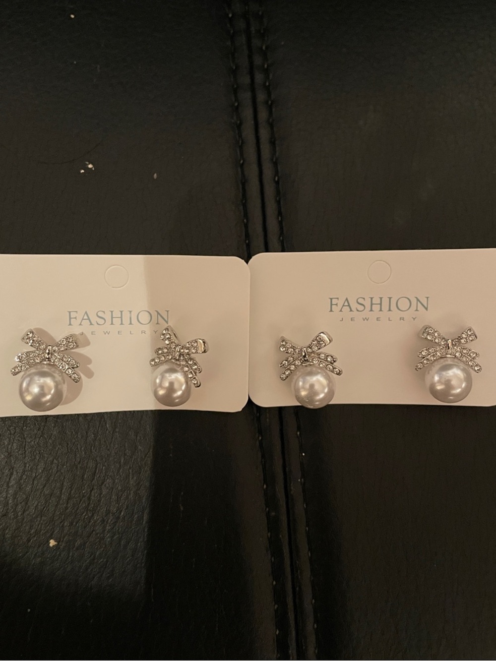 2 pairs of Fashion Jewelry Bow Pearl Stud Earrings